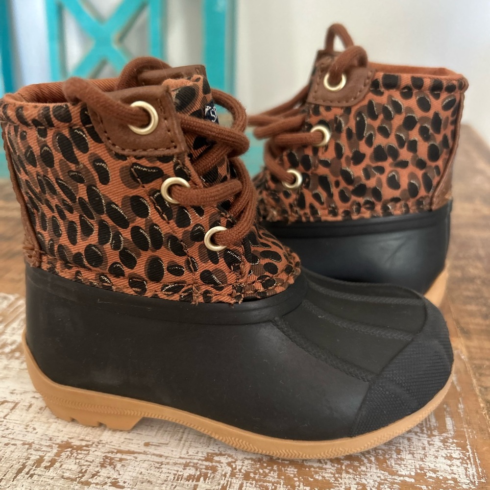 NWOT SPERRY Brown Animal Print Upper Shoes